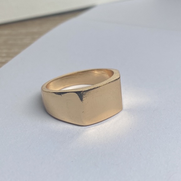 NEW Goldtone Signet Ring - Picture 11 of 11